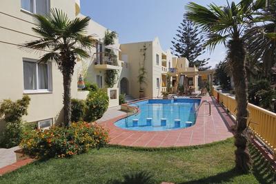 Hotel s bazénem poblíž moře a jen 100 m od pláže, Kréta, Řecko