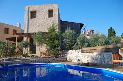 Dvě kamenné vily s bazény v hezkém prostředí, Kréta, Řecko