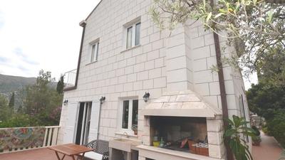 Apartmánový dům se zahradou a výhledem na moře, Zaton, Chorvatsko