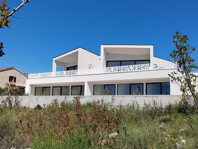 Nový dům s bazénem a dílčím výhledem na moře, Vodice, Chorvatsko