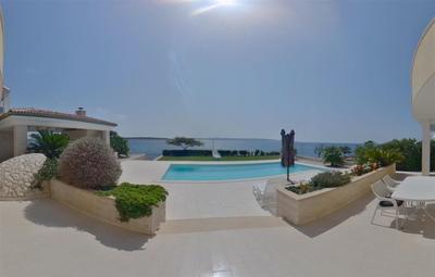 Luxusní mezonetový apartmán v 1. řadě u moře, Pag, Chorvatsko