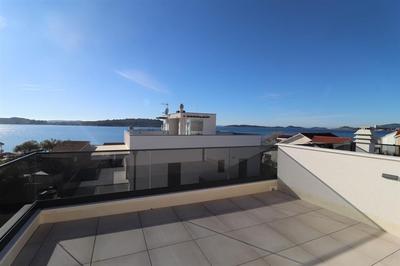 Nový apartmán s terasou ve 2. řadě u moře, Srima, Chorvatsko
