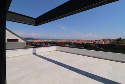 Nový apartmán s výhledem na moře a blízko něj, Murter, Chorvatsko