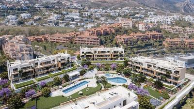 Nový atraktivní apartmán v resortu s bazény, Guadalmina, Španělsko