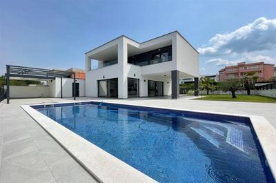 Nová moderní vila s bazénem v klidném prostředí, Krk, Chorvatsko