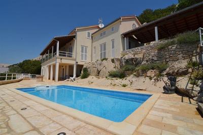 Vila s bazénem a otevřeným výhledem na moře, Krk, Chorvatsko