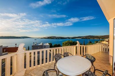 Prodej: apartmánový dům s bazénem 50 m od moře, Zatoglav, Chorvatsko