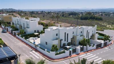 Na prodej nová vila se zahradou, Alicante, Costa Blanca, Španělsko