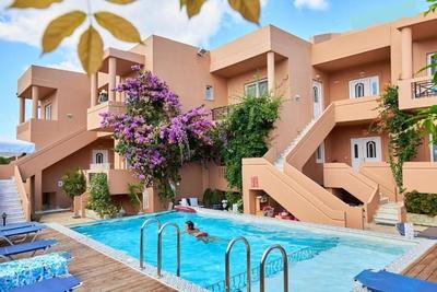 Na prodej krásný hotel jen 100 m od pláže, Kréta, Řecko