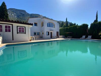 Na prodej dvoupodlažní dům s bazénem, Montgó, Španělsko