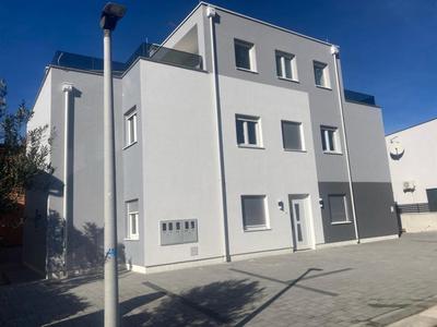 Na prodej nové apartmány se střešními terasami, Vir, Chorvatsko