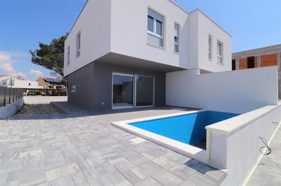 Na prodej nový moderní rodinný dům s bazénem, Vodice, Chorvatsko