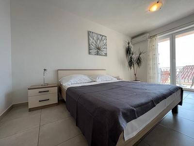 Na prodej studiový apartmán s balkonem, Makarská, Chorvatsko