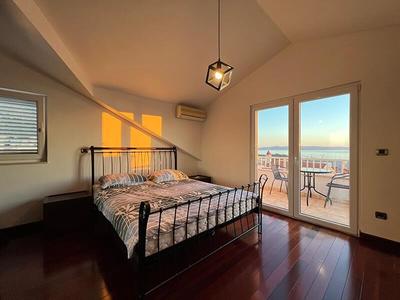 Dvoupodlažní apartmán s krásným výhledem na moře, Makarská, Chorvatsko