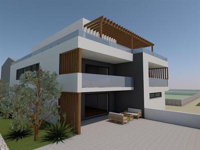 Na prodej nový apartmán se zahradou poblíž moře, Srima, Chorvatsko