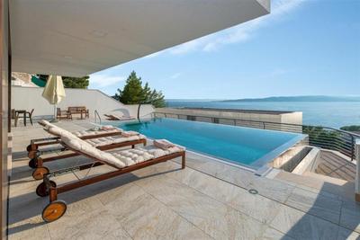Na prodej moderní vila s bazénem blízko moře, Baška Voda, Chorvatsko