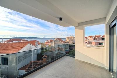 Na prodej prostorný apartmán s výhledem na moře, Brodarica, Chorvatsko