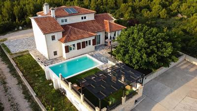 Na prodej krásný rodinný dům s bazénem a zahradou, Dubrava, Chorvatsko