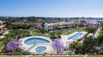 Nový atraktivní apartmán v resortu s bazény, Guadalmina, Španělsko