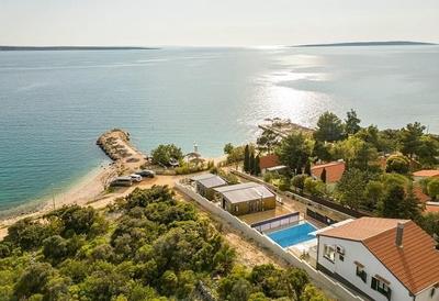 Na prodej dům a 2 mobilní domky v 1. řadě od moře, Pag, Chorvatsko