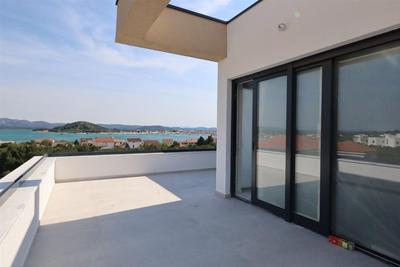 Na prodej apartmán s 1 ložnicí a výhledem na moře, Murter, Chorvatsko