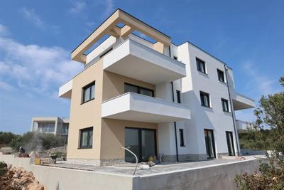 Na prodej nový apartmán se zahrádkou, Murter, Chorvatsko