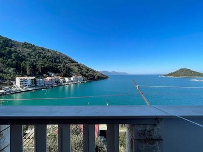 Rodinný dům ve druhé řadě u moře, BlacePloče, Chorvatsko