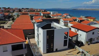 Na prodej apartmánový dům jen 70 m od moře, Vir, Chorvatsko