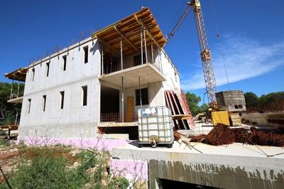 Na prodej apartmán se 2 ložnicemi blízko moře, Pakoštane, Chorvatsko