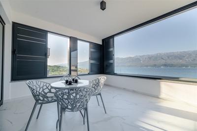 Na prodej luxusní penthouse v 1. řadě od moře, Vinjerac, Chorvatsko