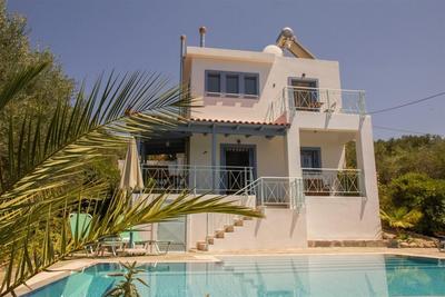 Na prodej okouzlující vila s výhledem na moře v oblasti Platanias, Chania , Kréta. 