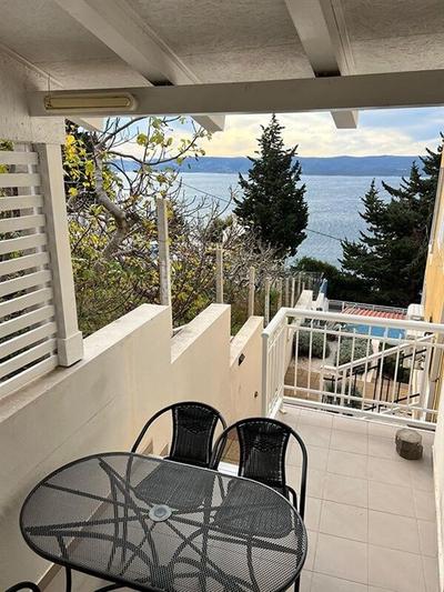 Na prodej moderní apartmán s jednou ložnicí a výhledem na moře, společný bazén, Mimice, Chorvatsko