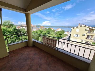 Na prodej prostorný apartmán s krásným výhledem na moře, Klimno, ostrov Krk, Chorvatsko