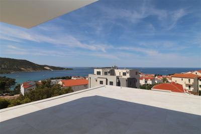 Na prodej nový mezonetový apartmán se střešními terasami a krásným panoramatickým výhledem na moře, Primošten, Chorvatsko