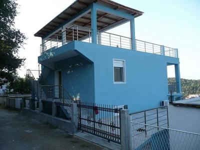 Nabízíme k prodeji útulný dům v malebné oblasti Sutomore, Černá Hora