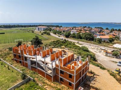 
Na prodej pěkný mezonetový apartmán v blízkosti moře, Medulin, Istrie, Chorvatsko
 