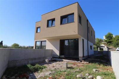 Na  prodej nový moderní řadový rodinný dům v blízkosti moře, Tisno, Chorvatsko