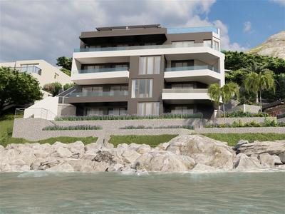 Na prodej nový a moderní apartmán se 2 ložnicemi v první řadě u moře, Drvenik, Chorvatsko 