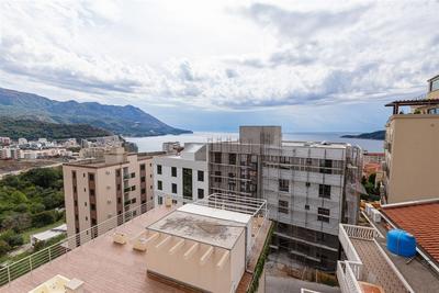 Na prodej penthouse s výhledem na moře a střešní terasou , Bečiči, Černá Hora