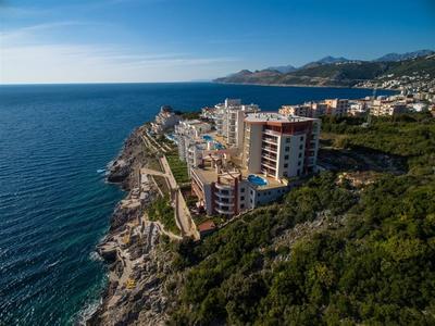 Na prodej luxusní apartmán v první řadě s panoramatickým výhledem na moře, Dobrá Voda, Černá Hora  