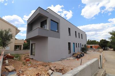 Na prodej nový a moderní řadový dům v klidné lokalitě, pár metrů od moře, Žaborić, Chorvatsko