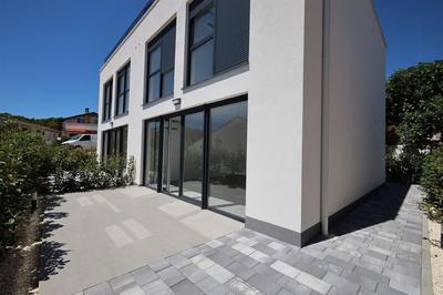 Na prodej pěkný řadový dům se střešní terasou a výhledem na moře, Tisno, Chorvatsko