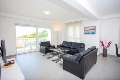 
Na prodej luxusní prostorný apartmán pár kroků od moře a pláže, Promajna, Chorvatsko
