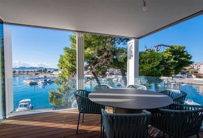 Na prodej luxusní  vila v 1. řadě u moře, Zadar, Chorvatsko