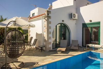 Na prodej tradiční krétský dům jen pár kroků od pláže  Platanias, oblast Chania, Kréta, Řecko