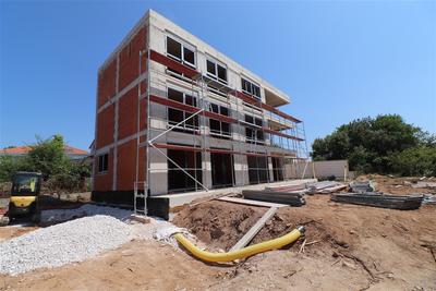 Na prodej luxusní apartmán se 3 ložnicemi a krásným výhledem na moře v blízkosti pláže, Vodice, Chorvatsko