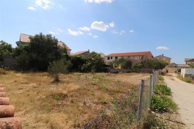 Na prodej atraktivní stavební pozemek se stavebním povolením, 180 m od pláže, Srima, Chorvatsko