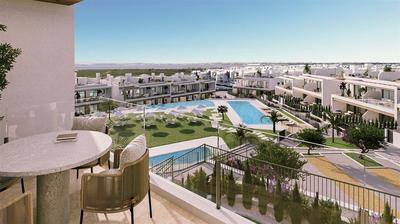 Na prodej apartmán s terasou a předzahrádkou v novém komplexu, Torrevieja, Španělsko.