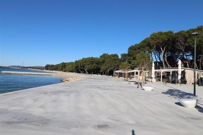 Na podej rodinný dům se dvěma samostatnými apartmány v blízkosti moře a pláže, Jadrija, Chorvatsko.