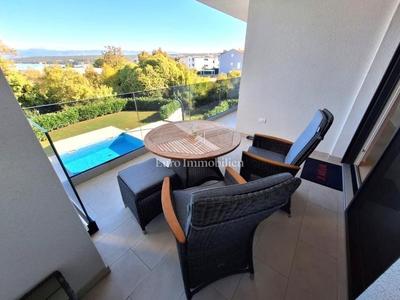 Na prodej moderní apartmán s částečným výhledem na moře, Malinska, ostrov Krk, Chorvatsko